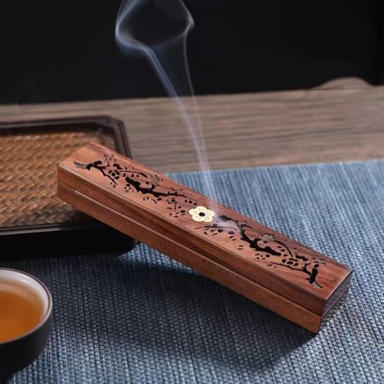 Boîte porte-encens en bois – motif fleur de prunier